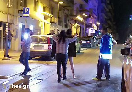 Θεσσαλονίκη: Γυναίκα πέταξε τα ρούχα της σε κεντρικό δρόμο