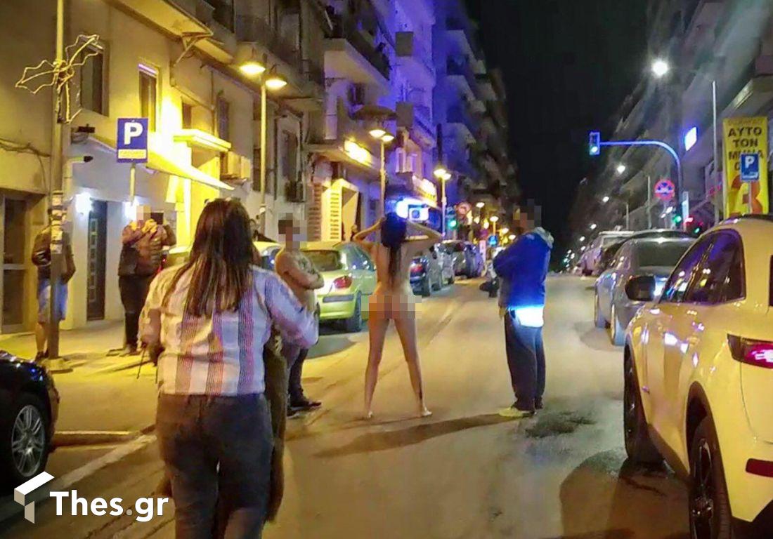 Θεσσαλονίκη: Γυναίκα πέταξε τα ρούχα της σε κεντρικό δρόμο