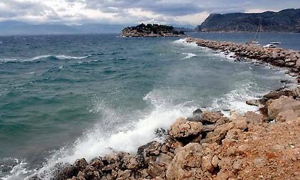 Αλλάζει «πρόσωπο» ο καιρός: Πτώση της θερμοκρασίας και άνεμοι έως 8 μποφόρ