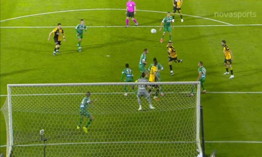 Το δοκάρι σταμάτησε την κεφαλιά του Σβάρνα