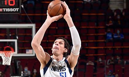 NBA Top 10: Ο Μαριάνοβιτς βάζει και τρίποντα (video)