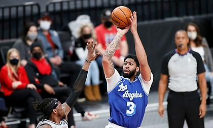 Η μαγική εμφάνιση του Ντέβις κόντρα στους Σανς