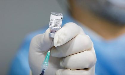 Απίστευτο: 23χρονη Ιταλίδα έλαβε κατά λάθος έξι δόσεις του εμβολίου Pfizer-BioNTech