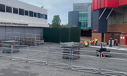 Μάντσεστερ Γιουνάιτεντ: Κιγκλιδώματα έξω από το «Ολντ Τράφορντ» λόγω... διαμαρτυριών