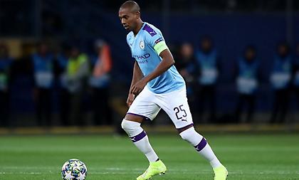 Ανανεώνει με Μάντσεστερ Σίτι ο Φερναντίνιο