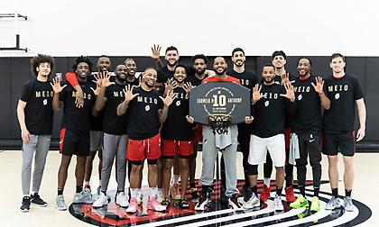 Τύπωσαν ειδικά μπλουζάκια για να τιμήσουν τον Καρμέλο οι Μπλέιζερς