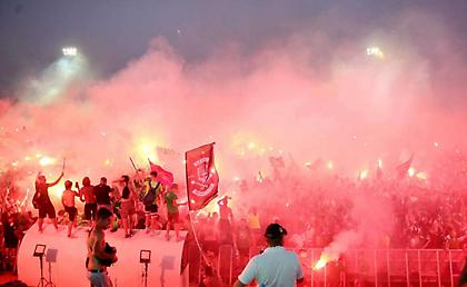 Λαοπλημμύρα στη Λευκωσία από οπαδούς της Ομόνοιας για τον εορτασμό του πρωταθλήματος