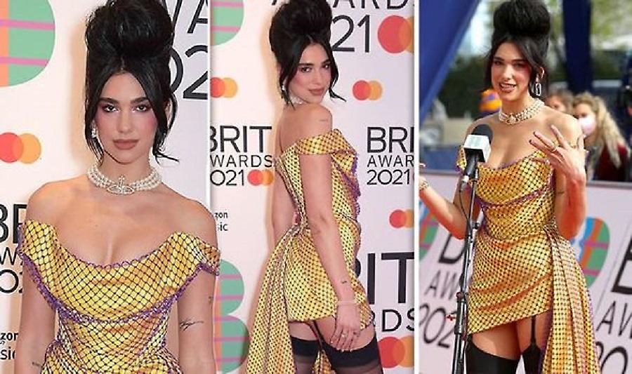 Dua Lipa: Εντυπωσιακή εμφάνιση με ζαρτιέρες στα Brit Awards