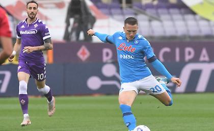 Αγκαλιάζει το σεντόνι η Νάπολι