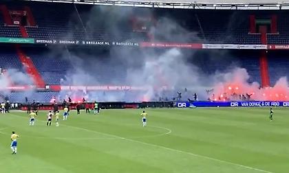 Διεκόπη προσωρινά το Φέγενορντ-Βάαλβαϊκ μετά από «ντου» οπαδών για διαμαρτυρία για το νέο γήπεδο