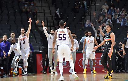 Μουρ at the buzzer και ελπίζουν στην 1η θέση οι Σανς