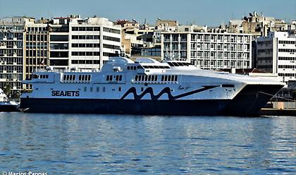Απαγορεύτηκε προσωρινά ο απόπλους επιβατηγού ταχύπλοου από το λιμάνι της Σαντορίνης