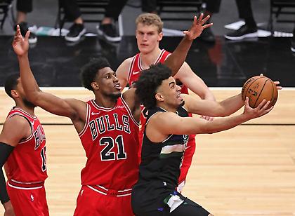 Φινάλε με ήττα για τους Μπακς στο Σικάγο, κόντρα στους Χιτ στα πλέι οφ