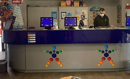 Τι δηλώνει η ιδιοκτήτρια πρακτορείου ΟΠΑΠ στην Κηφισιά όπου παίχθηκε το δελτίο ΤΖΟΚΕΡ των 3,2 εκ.