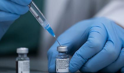 Μελέτη ΕΚΠΑ για εμβόλια: Με Pfizer ή AstraZeneca αναπτύσσονται γρηγορότερα αντισώματα στον κορωνοϊό;