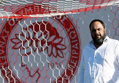 Μαρινάκης στους παίκτες του Ολυμπιακού: «Θέλω πάθος και δύναμη για το νταμπλ»