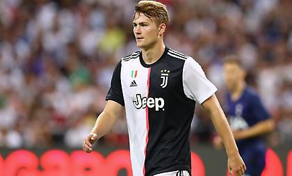 Ντε Λιχτ: «Στην ομάδα με κοροϊδεύουν για τα ρούχα που φοράω»