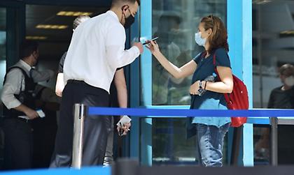 Τον Ιούνιο ξεκινούν οι εμβολιασμοί για τους 20-29 - Από Πέμπτη όλα τα εμβόλια στους 40-44