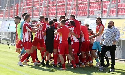 Οι πανηγυρισμοί των παικτών της Ξάνθης για την κατάληψη της 2ης θέσης