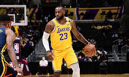 Ο ΛεΜπρόν έστειλε τους Λέικερς στα πλέι οφ