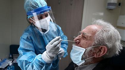 Κορωνοϊός- Ελλάδα: 2020 νέα κρούσματα - 56 νέοι θάνατοι- 617 διασωληνωμένοι
