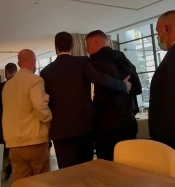 Μπάρκλεϊ: Τον πέταξαν από μπαρ ημιλιπόθυμο