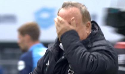 Τα δάκρυα του Άντβοκαατ στο «αντίο» του στους πάγκους