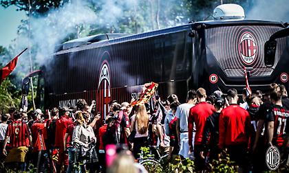 Ψυχολογικές ντόπες από τους φιλάθλους στην αποστολή της Μίλαν (pics)