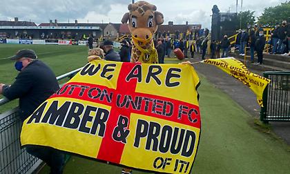 «Δεν κλαίω, εσείς κλαίτε»: Η επική δημοσίευση της Σάτον για την ιστορική άνοδο στην EFL