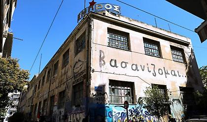 Θέατρο Εμπρός: Νέα επιχείρηση Αστυνομίας - Συνεργεία ετοιμάζονται να σφραγίσουν πάλι τον χώρο