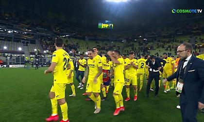 Αποθέωση στον Έμερι και απονομή του τροπαίου!