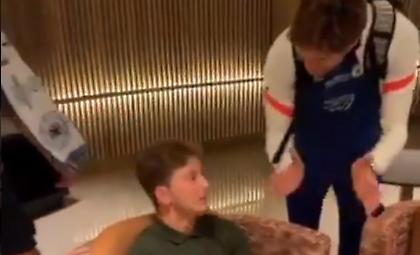 Ο Μάρκος Αλόνσο ξύπνησε μεθυσμένο οπαδό της Τσέλσι με συνθήματα!