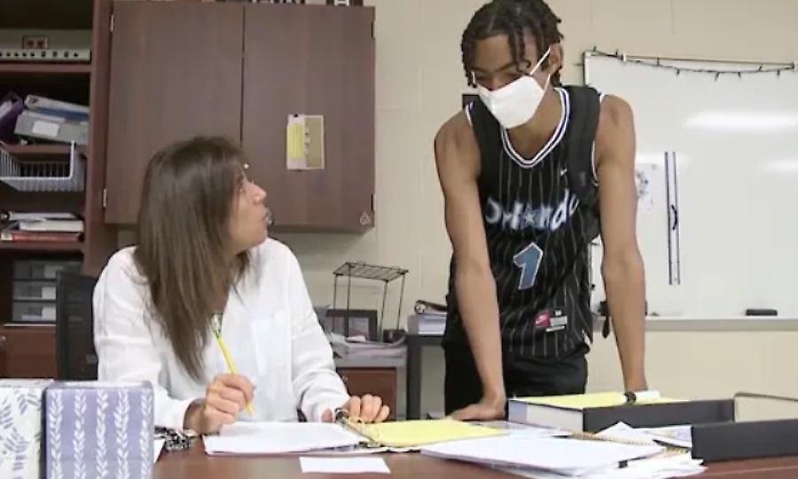 Ο πιο καλός ο μαθητής: Δεν πήρε ούτε μία απουσία από το νήπιο μέχρι το λύκειο!