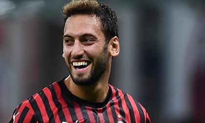 Τελευταία πρόταση της Μίλαν σε Τσαλχάνογλου