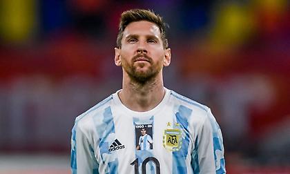 Ο Μέσι αγωνίστηκε με φωτογραφία του Μαραντόνα στη φανέλα!