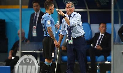 «Δεν είναι δυνατόν να συμβαίνουν αυτά, ας μπει VAR στο VAR»: Έξαλλος ο Ταμπάρες της Ουρουγουάης!