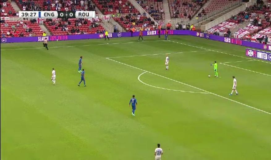 Εισβολή οπαδού στον αγωνιστικό χώρο στο Αγγλία-Ρουμανία