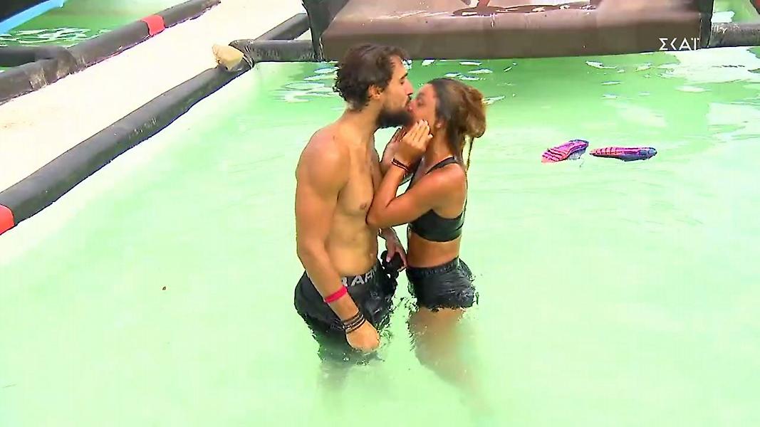 Survivor: Η ασυλία του Σάκη και το φιλί στην Μαριαλένα