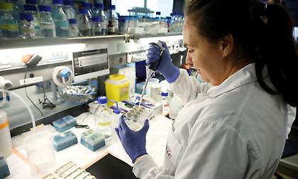 ΗΠΑ: Εγκρίθηκε από την FDA σκεύασμα για τη θεραπεία του Αλτσχάιμερ