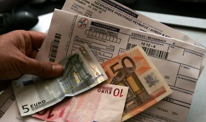 ΔΕΗ: Eκπτωση 30 % στα τιμολόγια από τον Αύγουστο και ρήτρα τιμής χονδρικής