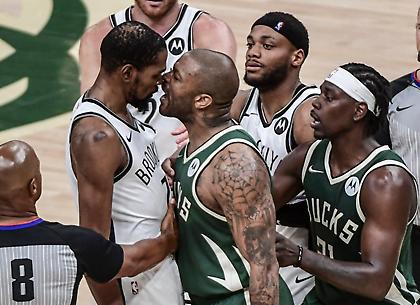 Αρπάχτηκαν Τάκερ και Ντουράντ