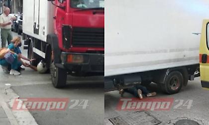 Σοκαριστικό τροχαίο στην Πάτρα: Δικυκλιστής σφηνώθηκε κάτω από φορτηγό! (pics)