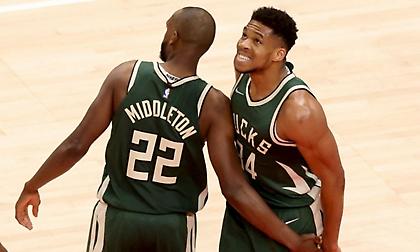 Ιστορική επίδοση από Αντετοκούνμπο-Μίντλετον