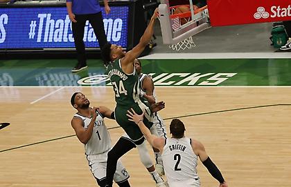«Διπλός» Giannis στο Top-10