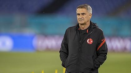 Γκιουνές: «Καλύτεροι στα χαρτιά οι Ιταλοί, αλλά πάμε για τη νίκη»