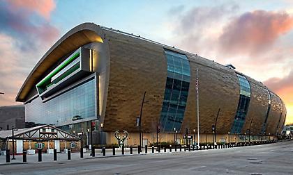 Φωτιά στο γήπεδο των Μπακς, αποχώρησαν άρον-άρον οι ομάδες