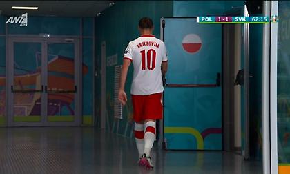 Με δέκα παίκτες η Πολωνία από το 62', μετά την αποβολή του Κριχόβιακ