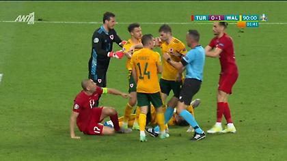 Σύρραξη στο Τουρκία-Ουαλία και τέσσερις κίτρινες κάρτες από τον Σοάρες Ντίας!