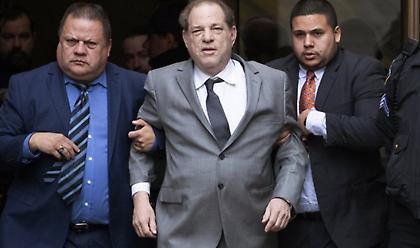Δικαστής ενέκρινε την έκδοση του Χάρβεϊ Γουάινστιν στην Καλιφόρνια για να δικαστεί για 5 βιασμούς