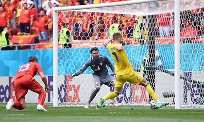 Πρώτα απειλεί, μετά σκοράρει για το 1-0 ο Γιαρμολένκο!